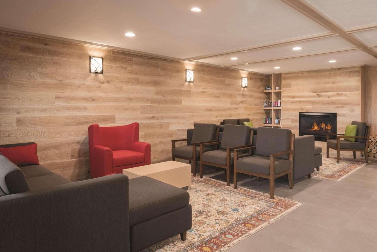 Country Inn & Suites By Radisson, Pella, Ia Eksteriør bilde