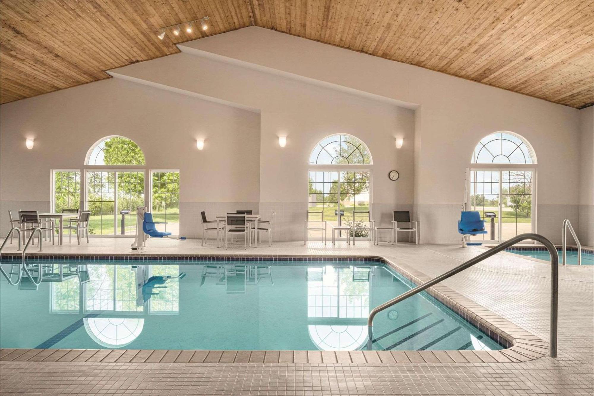 Country Inn & Suites By Radisson, Pella, Ia Eksteriør bilde