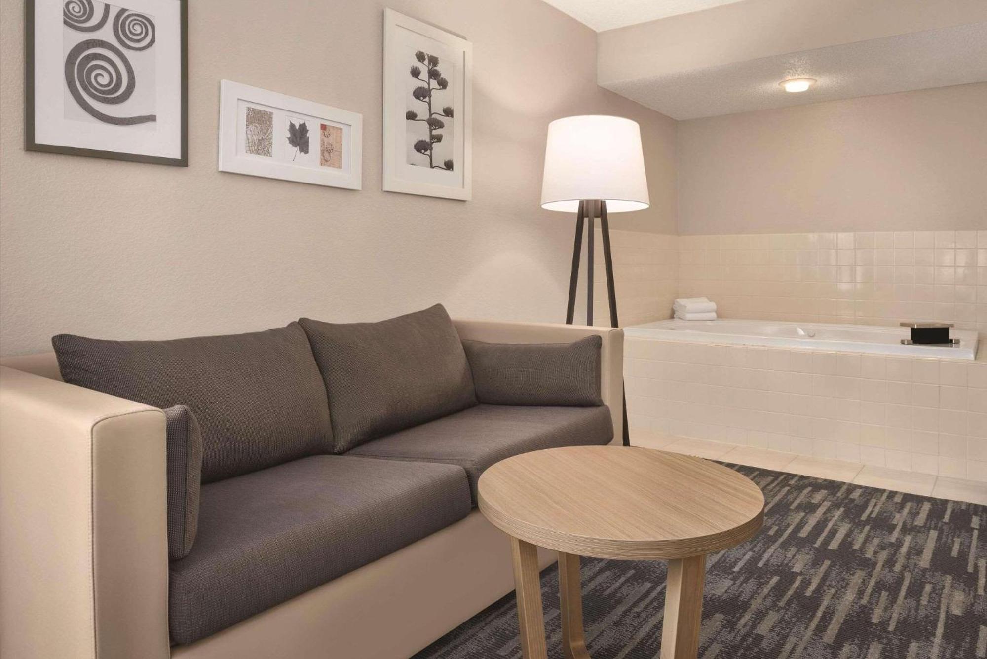 Country Inn & Suites By Radisson, Pella, Ia Eksteriør bilde