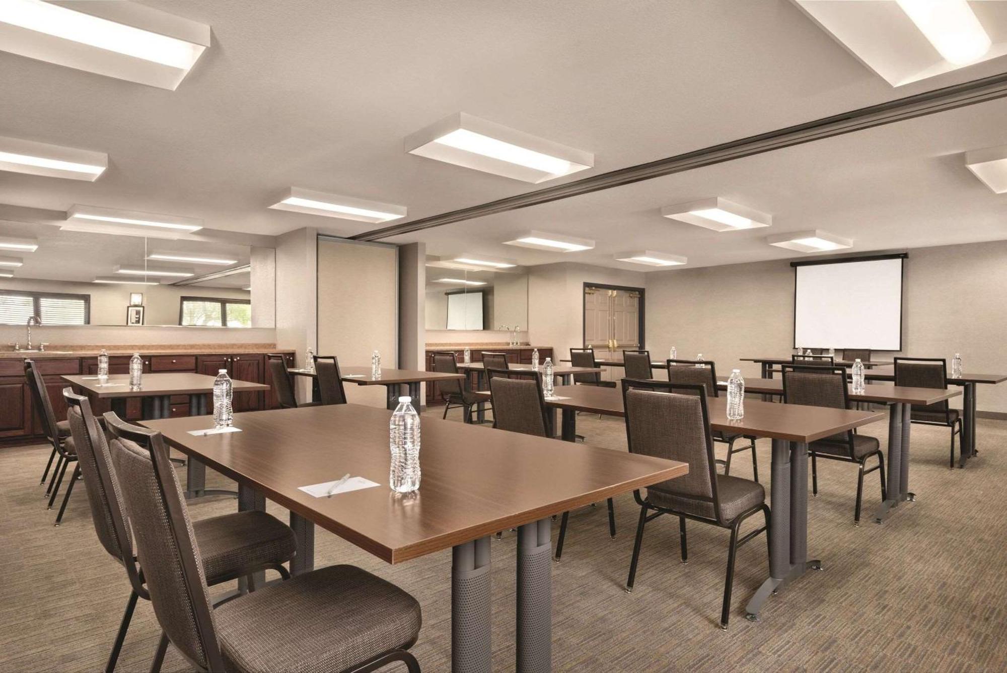 Country Inn & Suites By Radisson, Pella, Ia Eksteriør bilde
